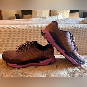 Women’s Size 8 Hoka Torrent 3